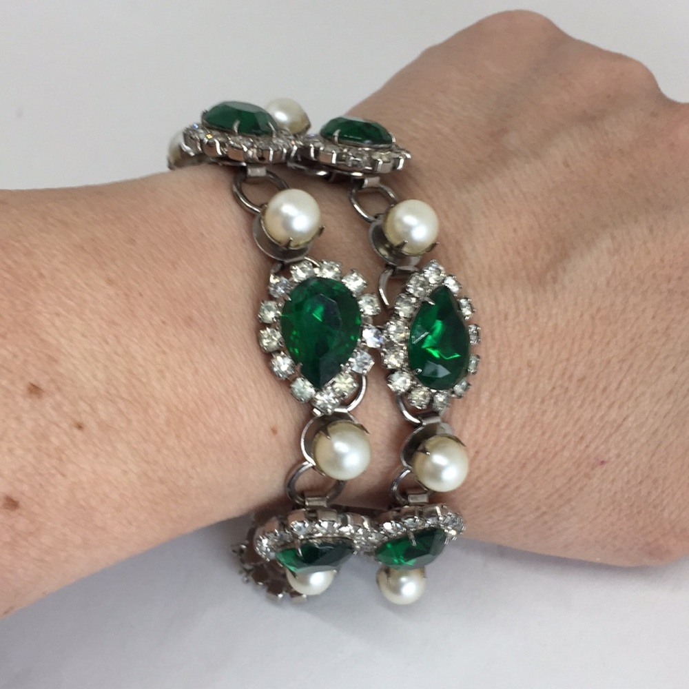 Gorgeous vintage ‘emerald’ bracelet.